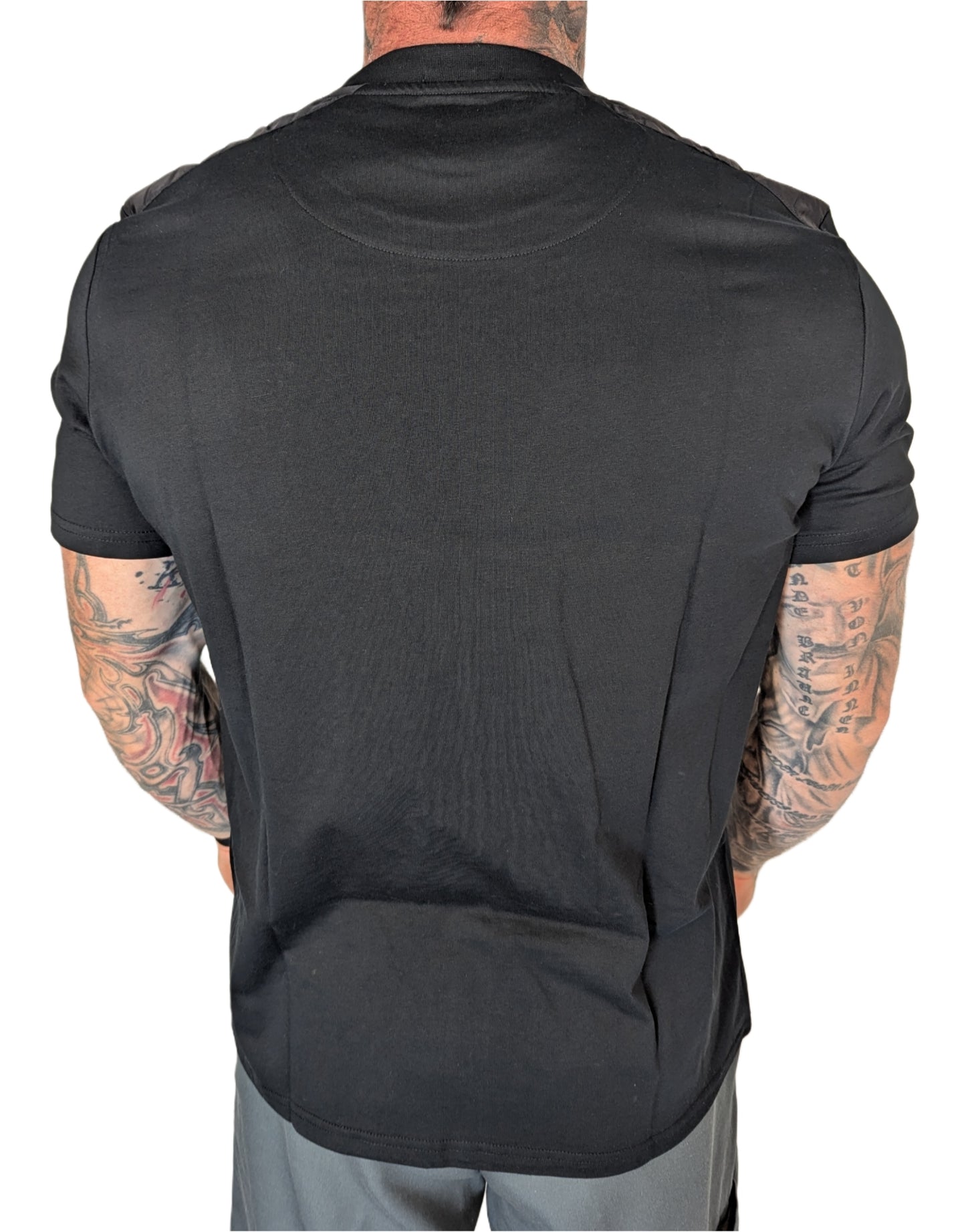 WEEKEND OFFENDER Garcia T-Shirt - Black